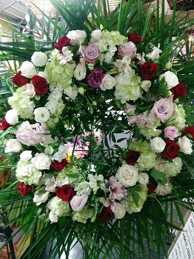 Mixed standing wreath with hydrangeas